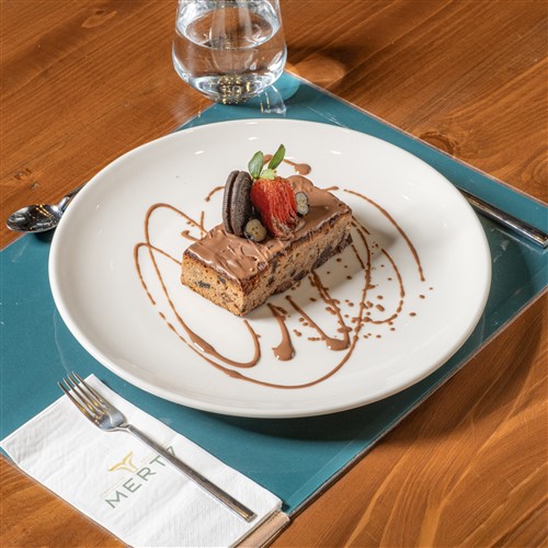 Çikolata Parçacıklı Ve Oreolu Browni